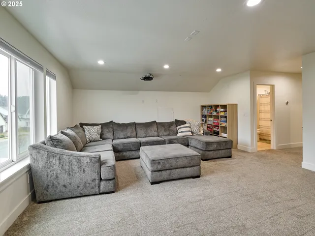 $769,000 | 833 Hawk Drive, Silverton, OR 97381