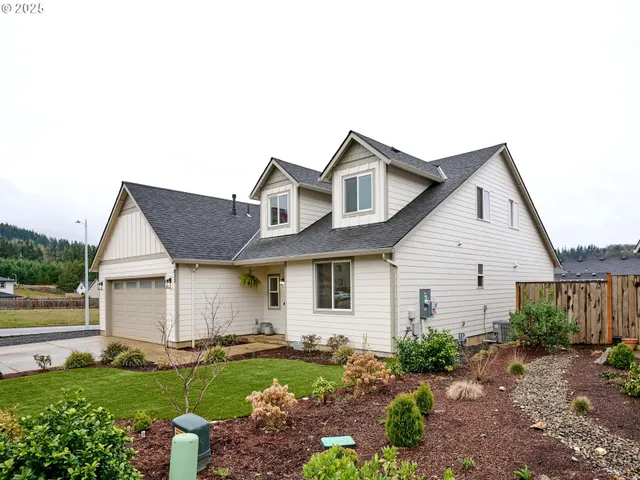 $769,000 | 833 Hawk Drive, Silverton, OR 97381