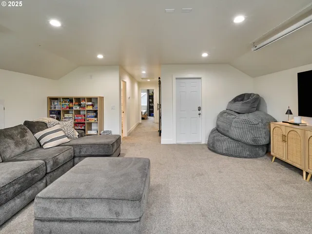 $769,000 | 833 Hawk Drive, Silverton, OR 97381