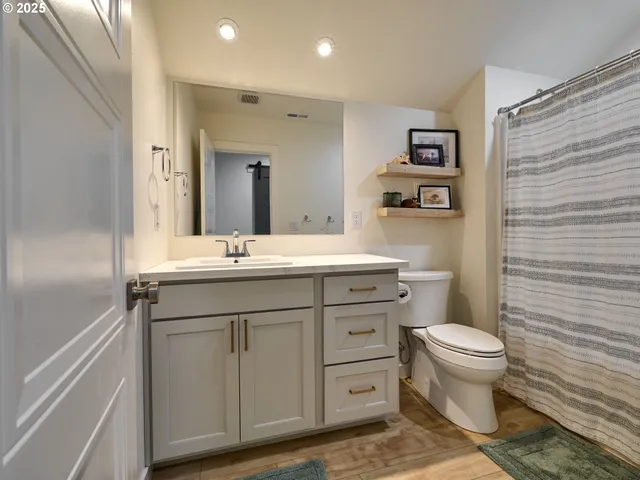 $769,000 | 833 Hawk Drive, Silverton, OR 97381