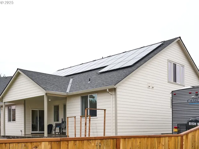 $769,000 | 833 Hawk Drive, Silverton, OR 97381