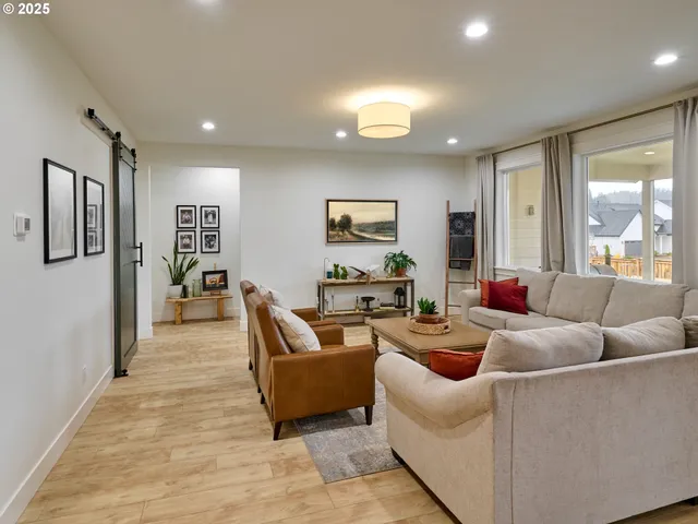 $769,000 | 833 Hawk Drive, Silverton, OR 97381