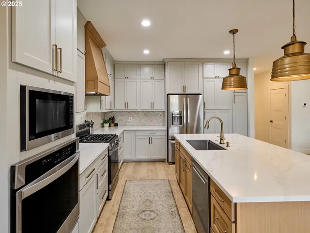 $769,000 | 833 Hawk Drive, Silverton, OR 97381