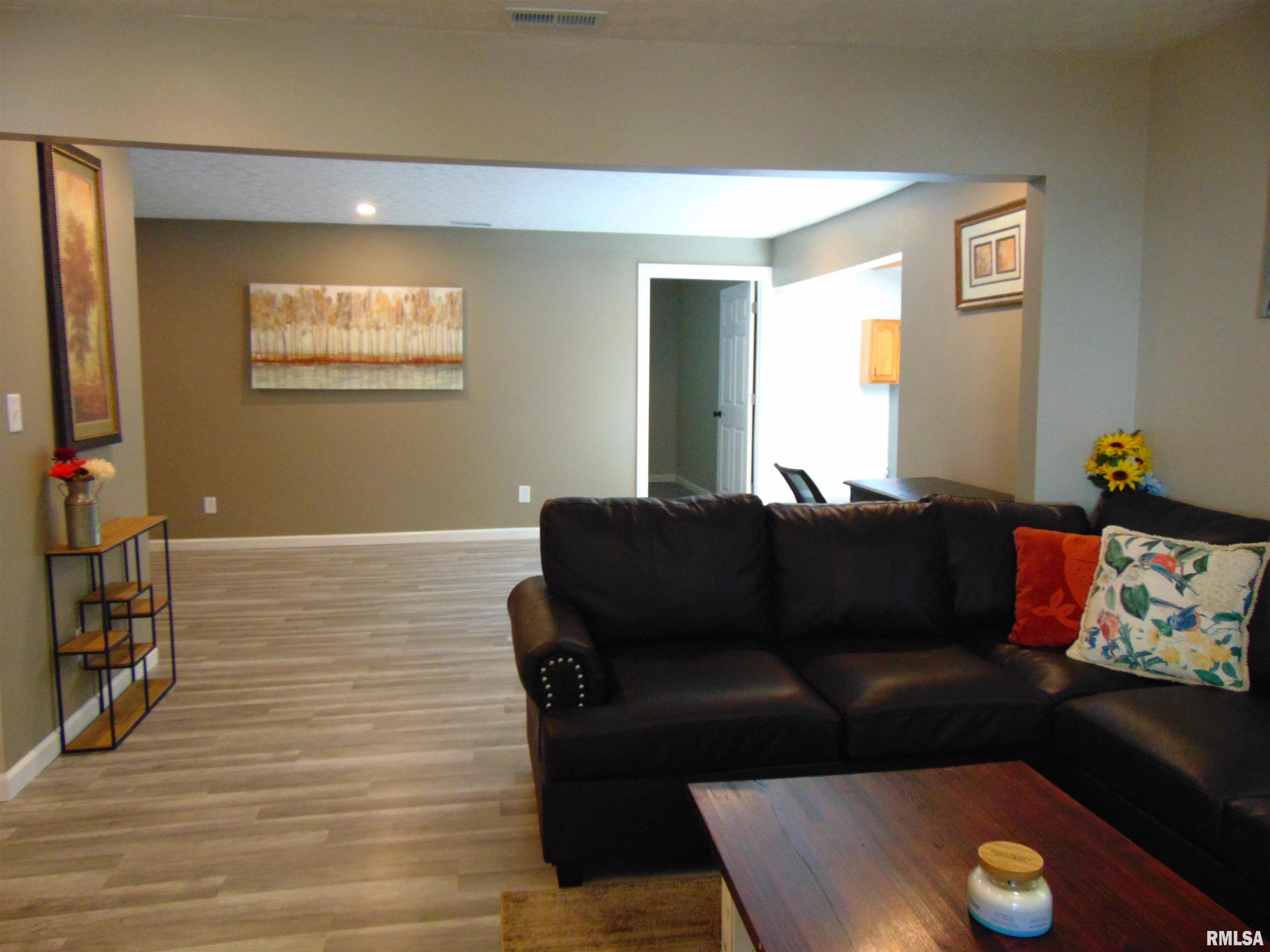 812 West Madison Street Herrin, IL 62948 - Photo 3 of 39