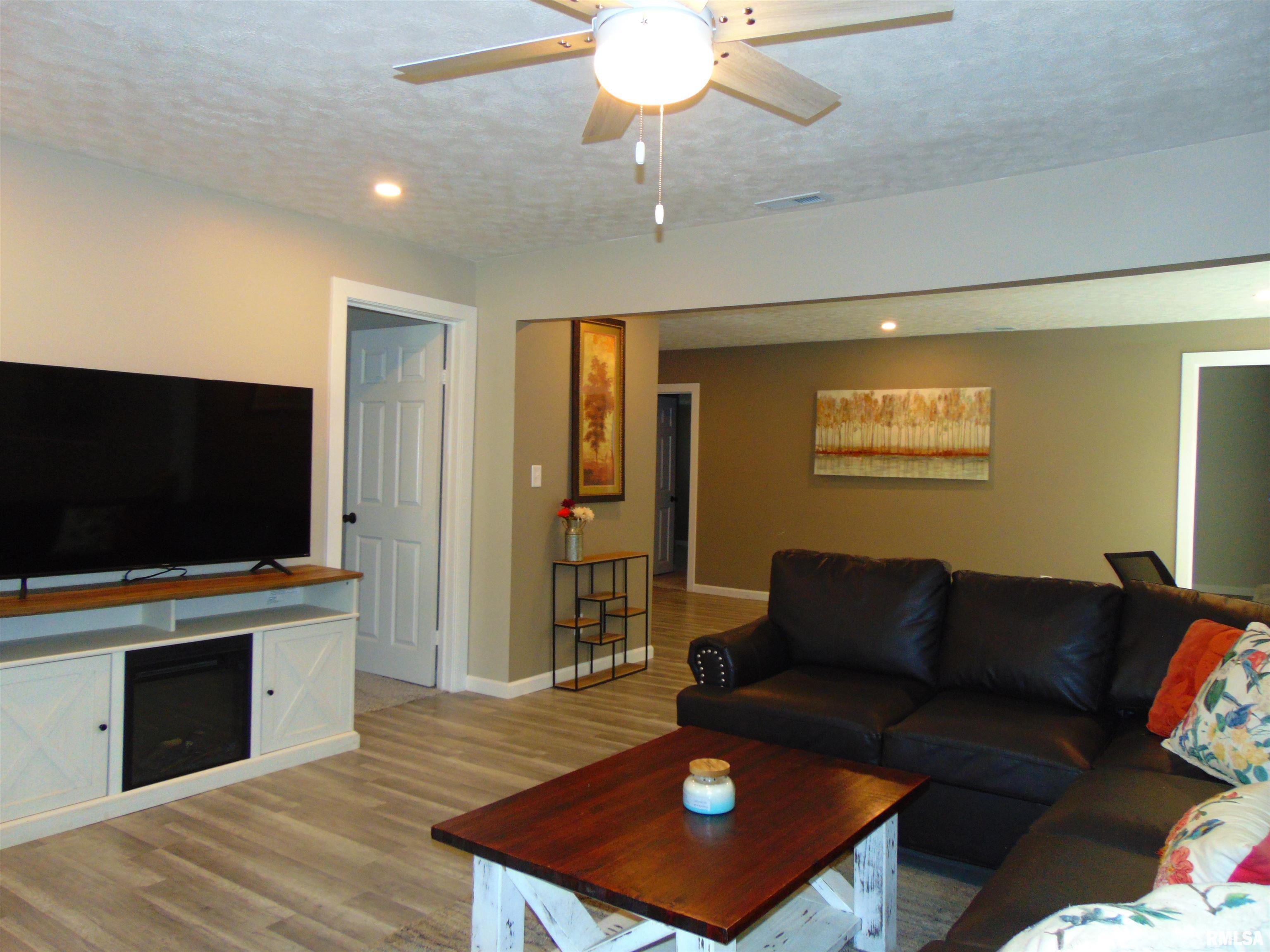 812 West Madison Street Herrin, IL 62948 - Photo 4 of 39