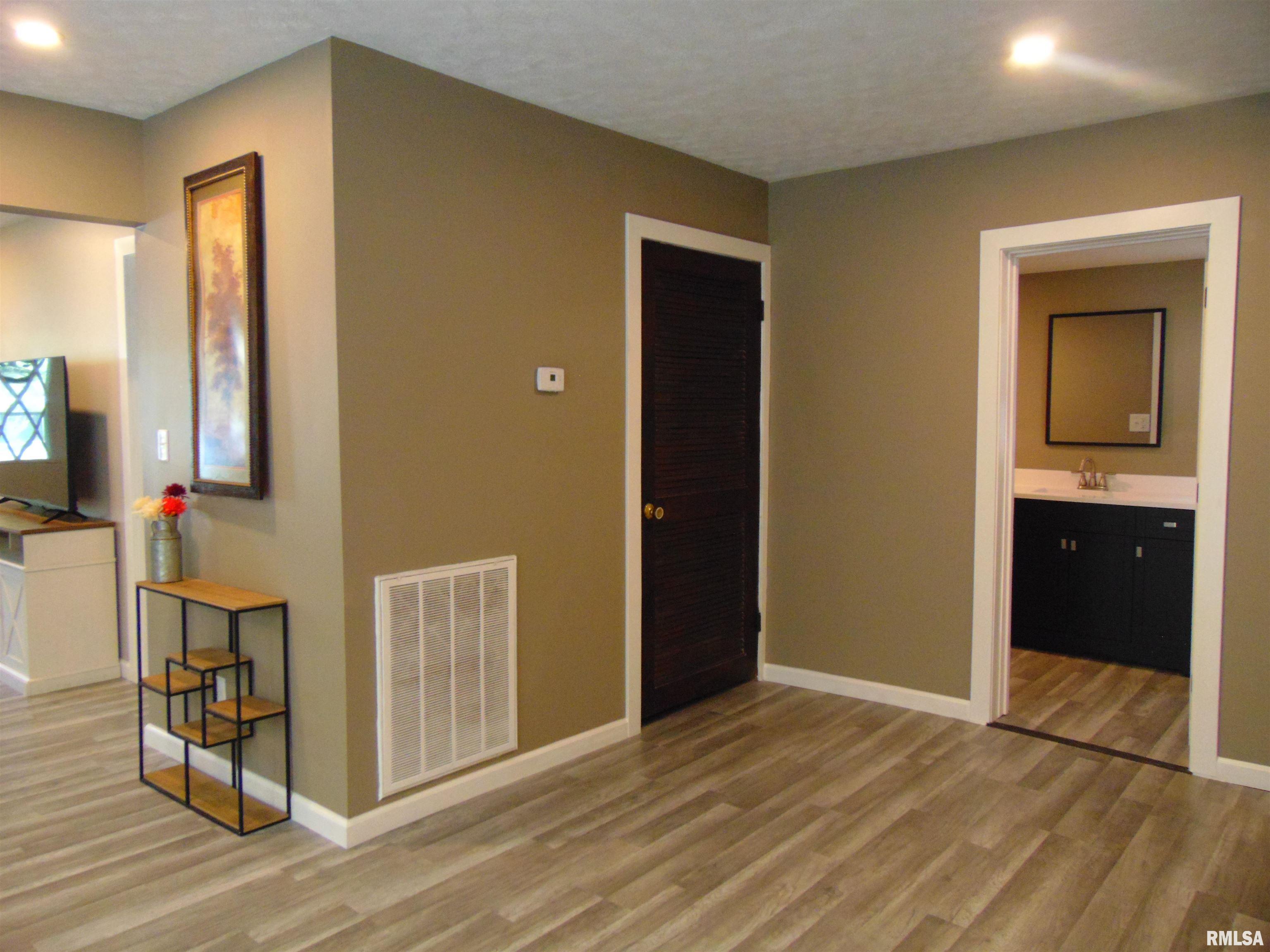 812 West Madison Street Herrin, IL 62948 - Photo 7 of 39