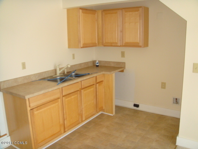 115 Hoffman Beach Road Atlantic Beach, NC 28512 - Photo 11 of 13 guest kitchen