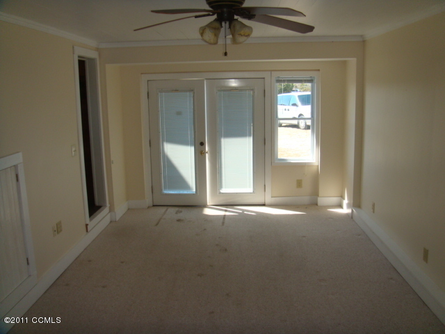115 Hoffman Beach Road Atlantic Beach, NC 28512 - Photo 10 of 13 guest living