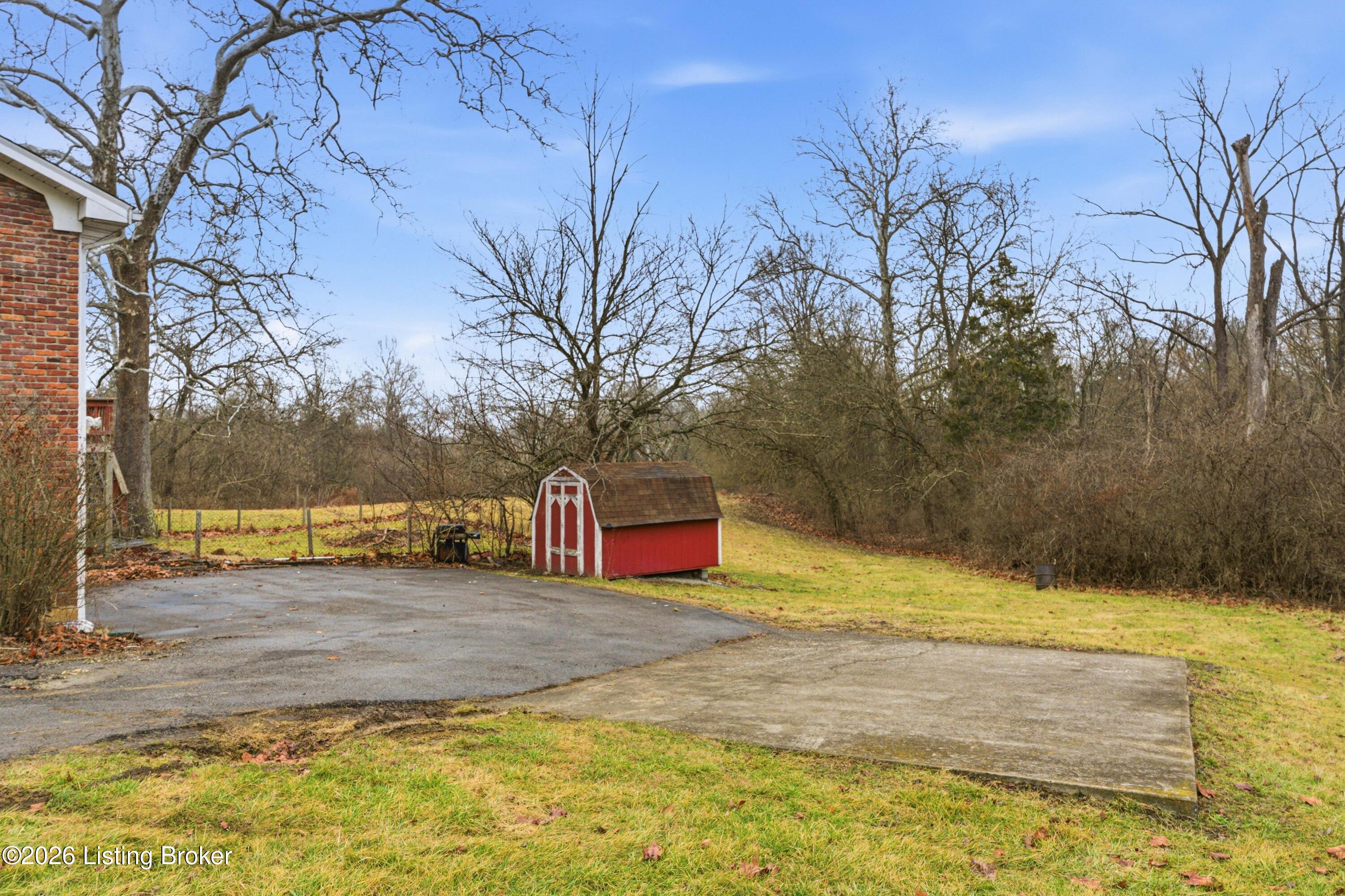 2105 Walnut Road La Grange, KY 40031 - Photo 5 of 38 DSC07089