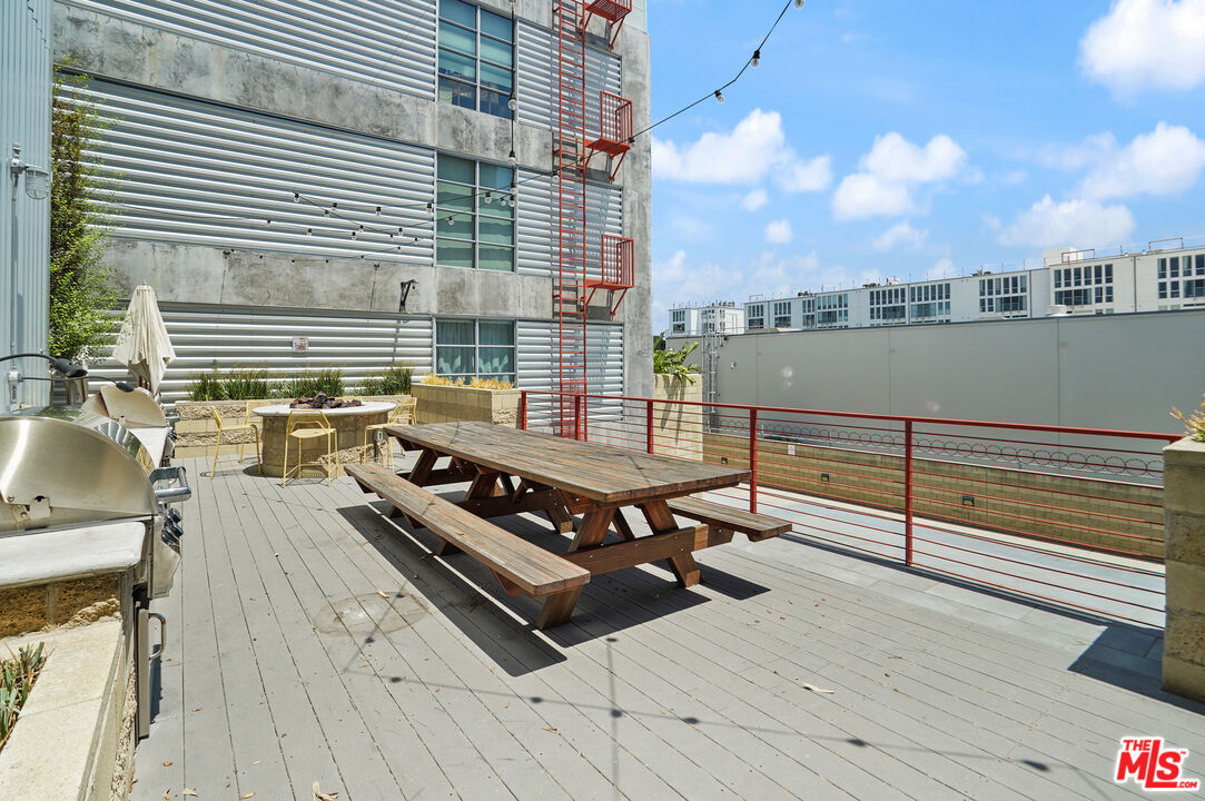 4141 Glencoe Avenue, Unit 211 Marina del Rey, CA 90292 - Photo 34 of 49 a view of a terrace with seating space