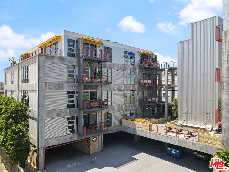 4141 Glencoe Avenue, Unit 211 Marina del Rey, CA 90292 - Photo 44 of 49 a front view of a building with glass windows and shower