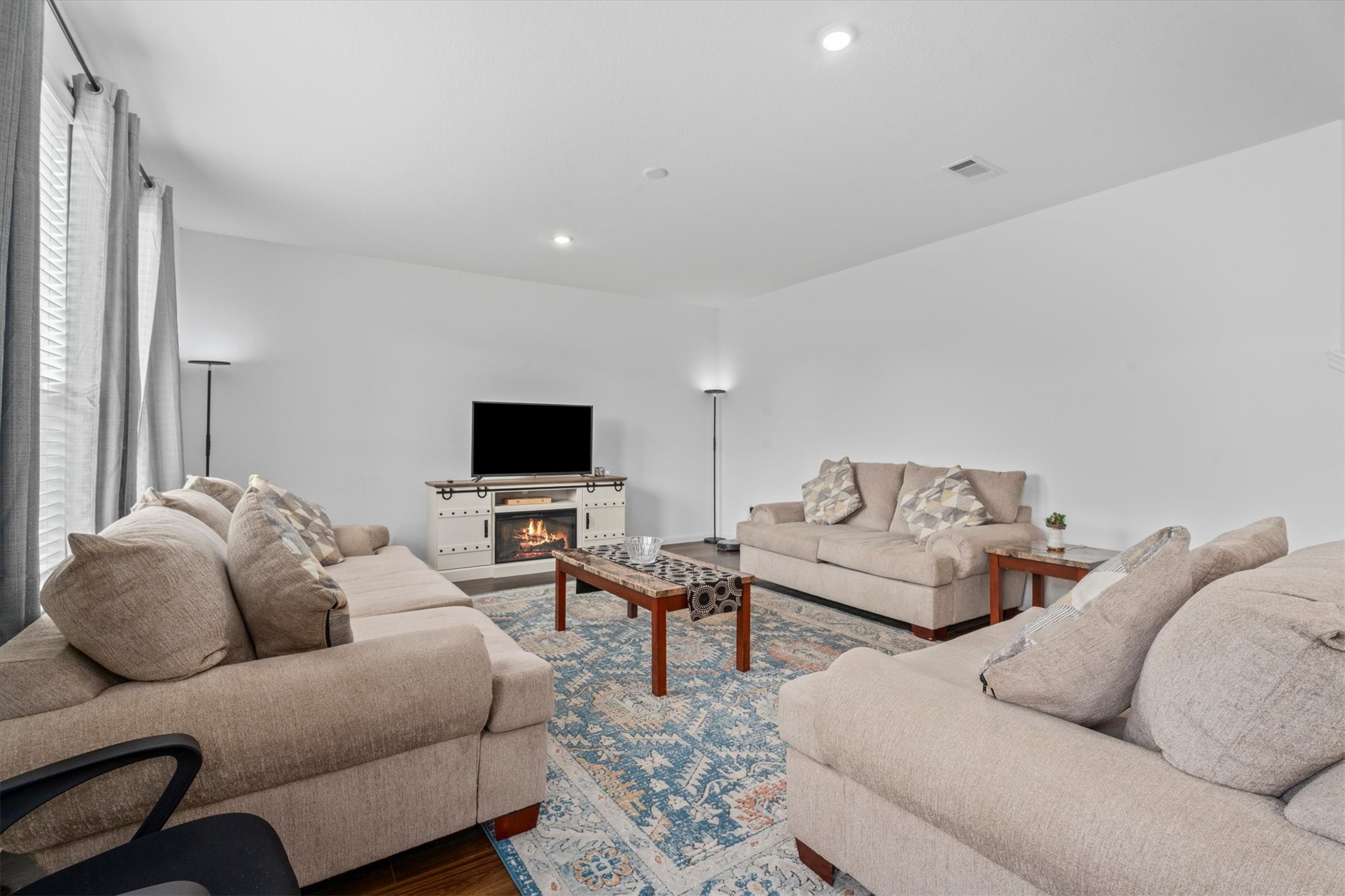 5826 Finely Run St Spring Spring, TX 77373 - Photo 11 of 38 a living room with furniture and a flat screen tv