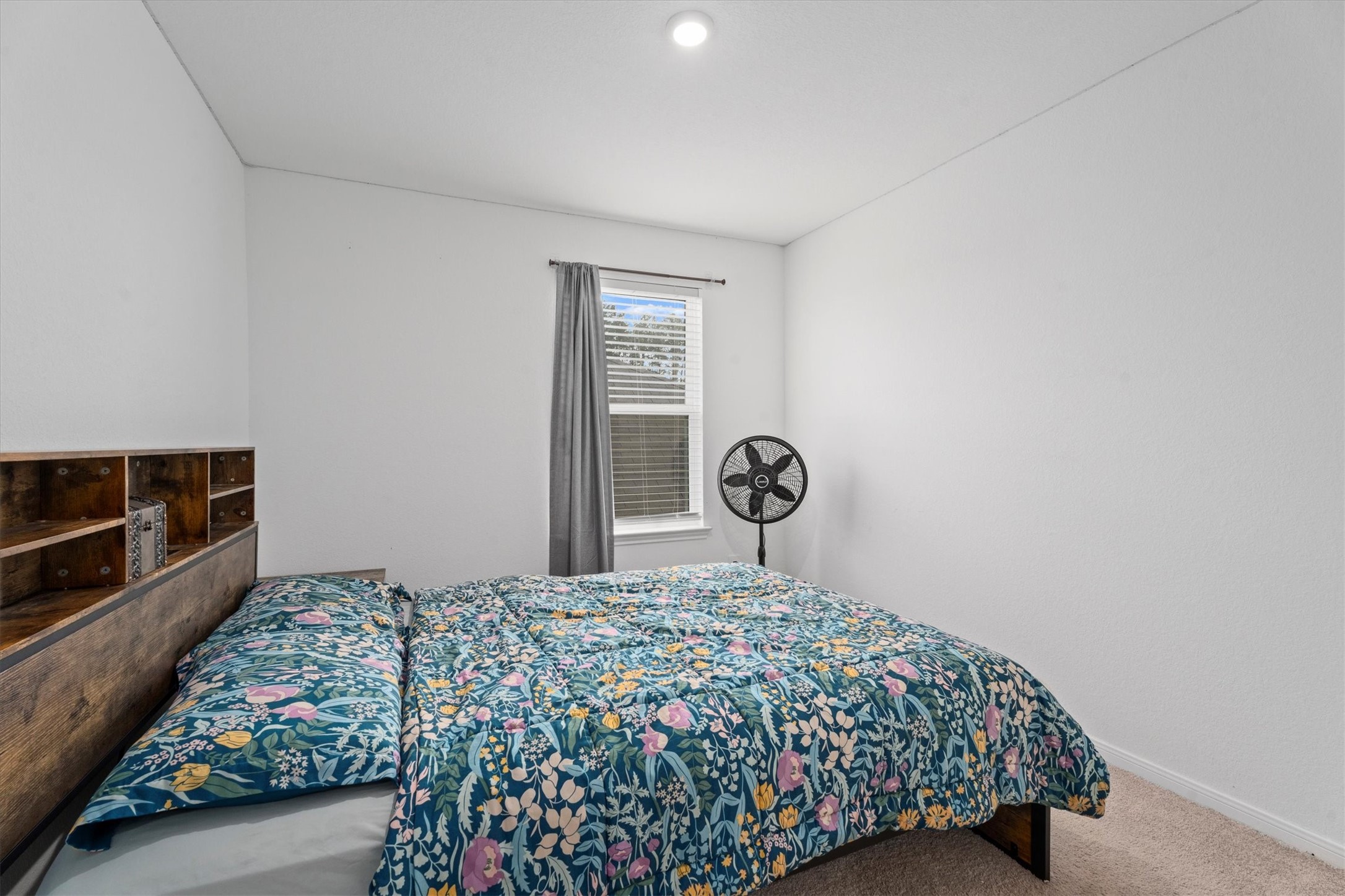 5826 Finely Run St Spring Spring, TX 77373 - Photo 25 of 38 a bedroom with a bed and a lamp on dresser