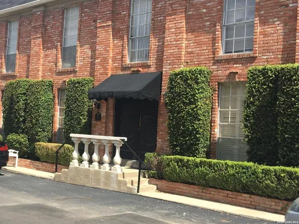 $1,995 | 8033 North New Braunfels Avenue, Unit 300D, San Antonio, TX 78209