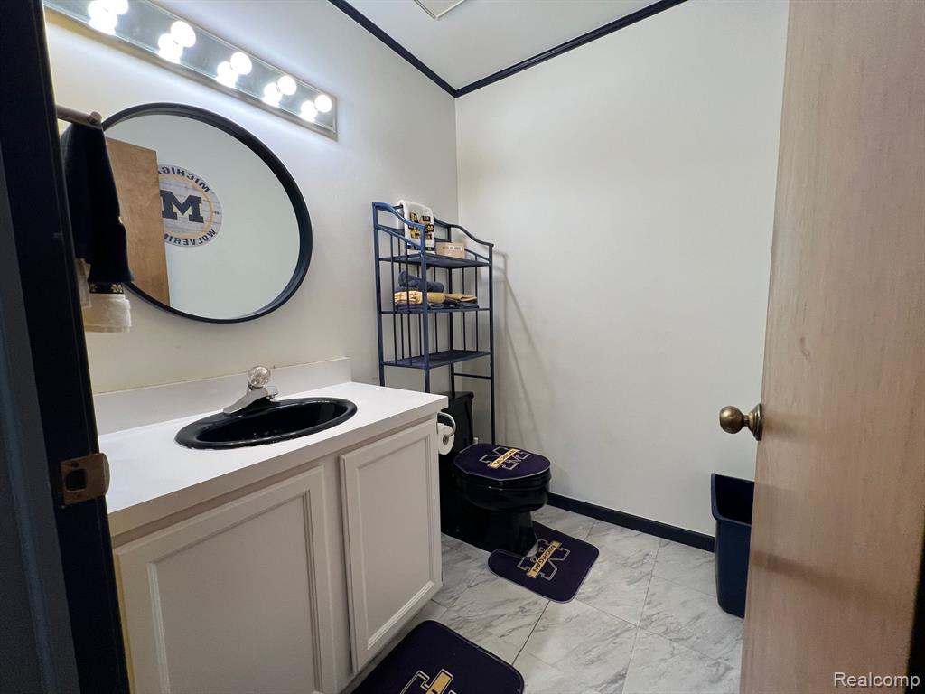 647 South Crooks Road Clawson, MI 48017 - Photo 11 of 26