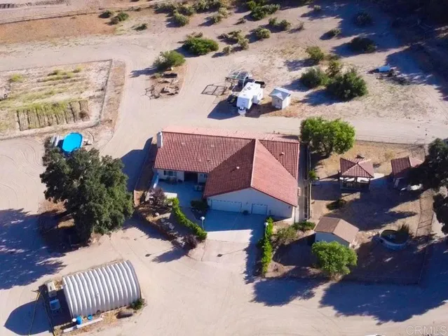 a view of a backyard of the house
