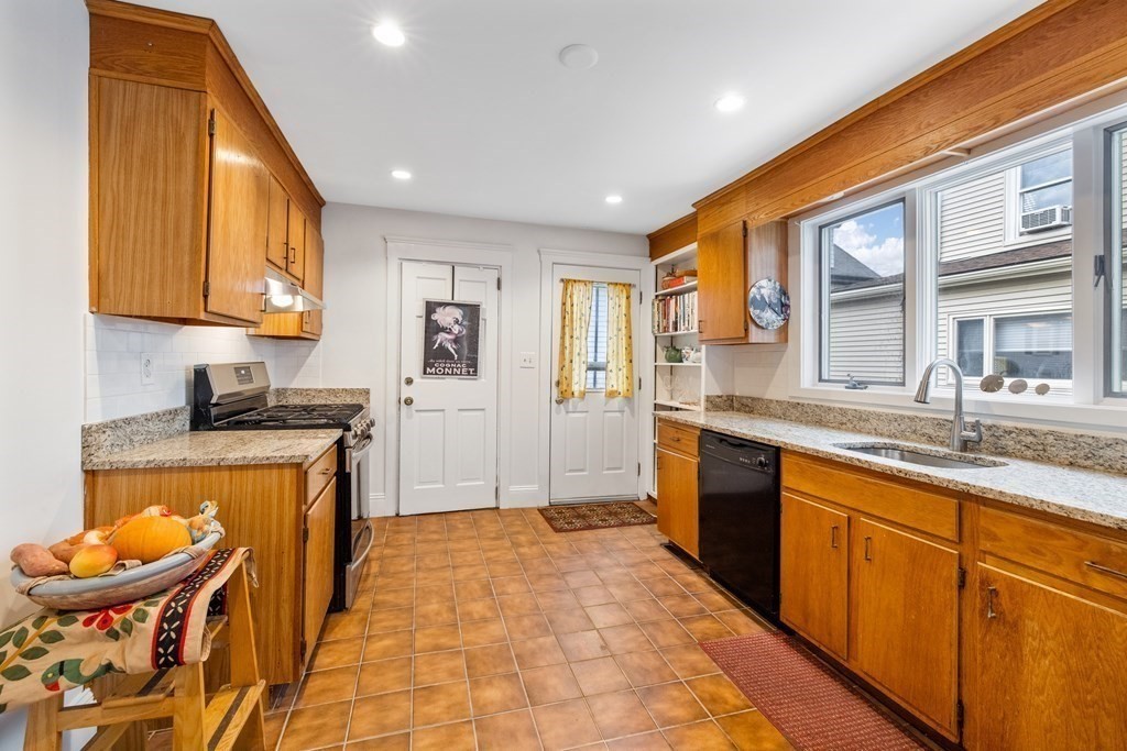 5 Chestnut Street, Unit 5 Medford, MA 02155 - Photo 11 of 26