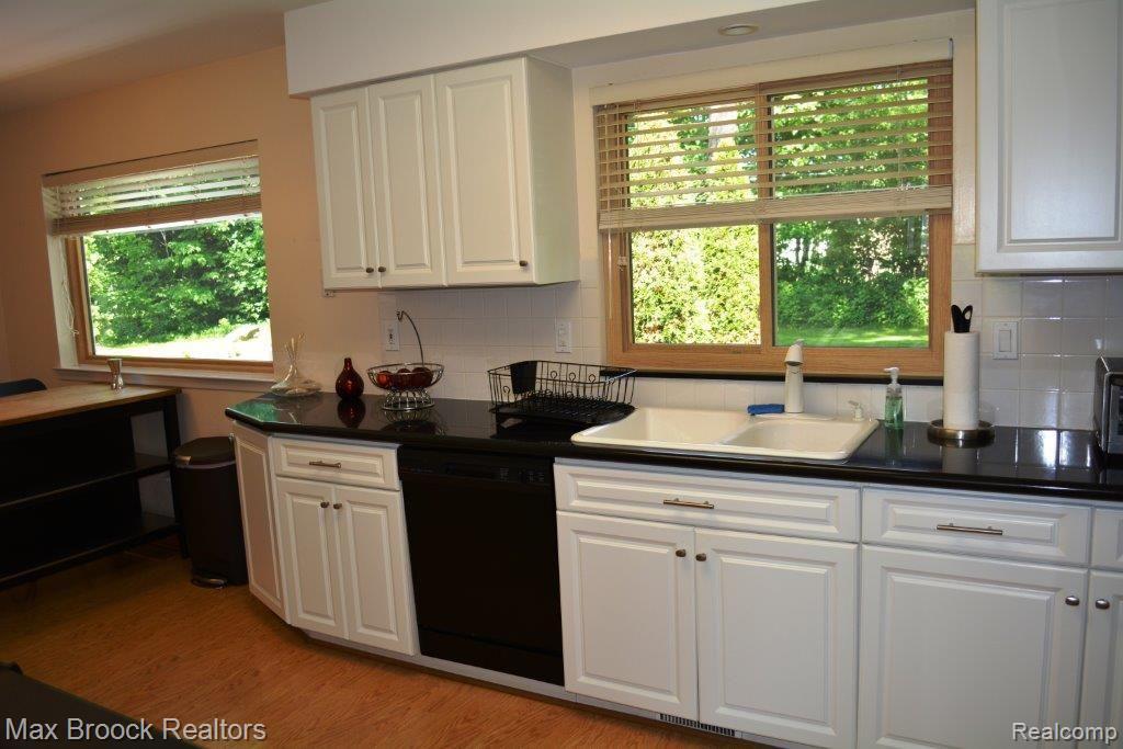 6983 North Springridge Road West Bloomfield, MI 48322 - Photo 8 of 26