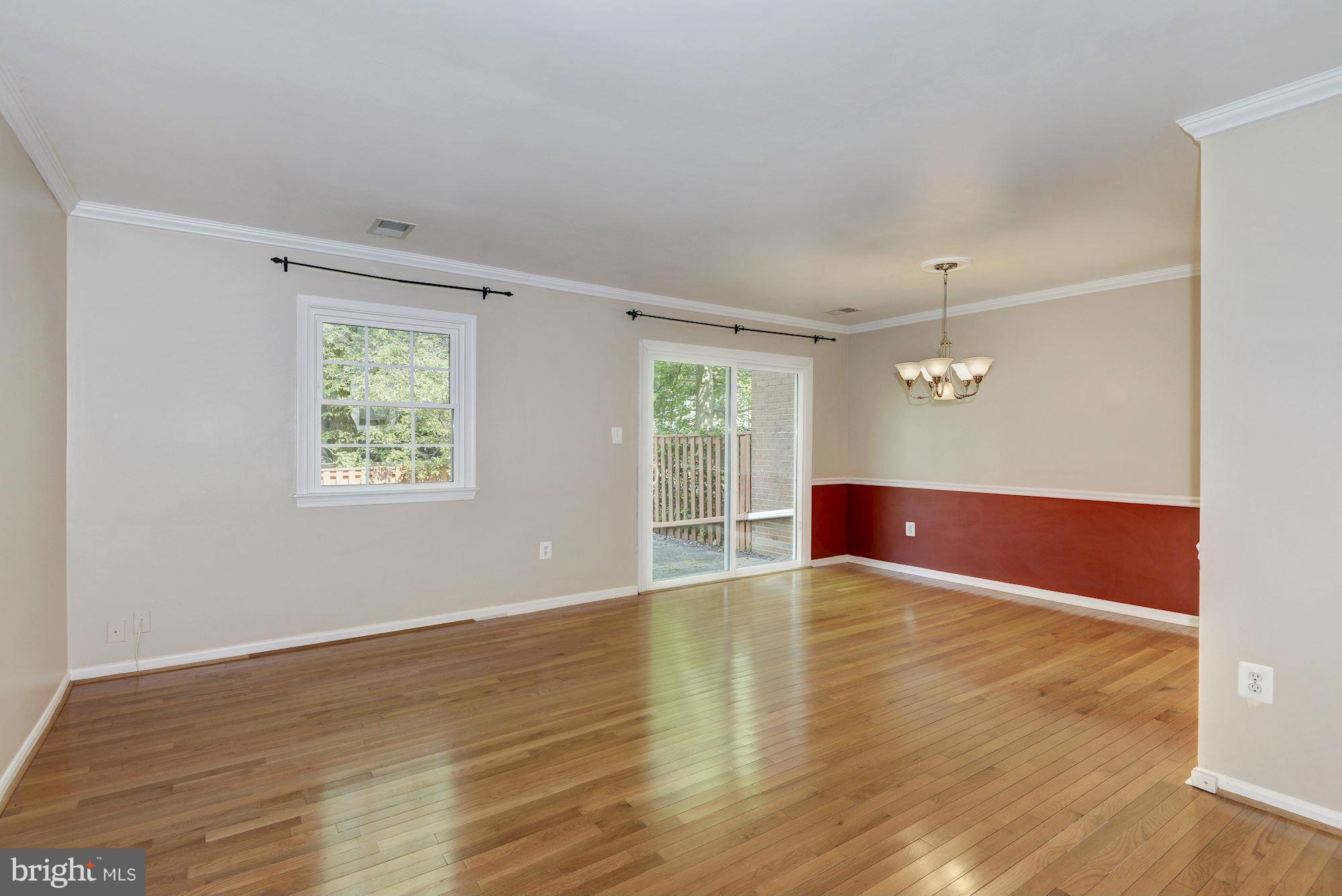 5828 Humblebee Road Columbia, MD 21045 - Photo 2 of 18 Living-Dining Room Combo