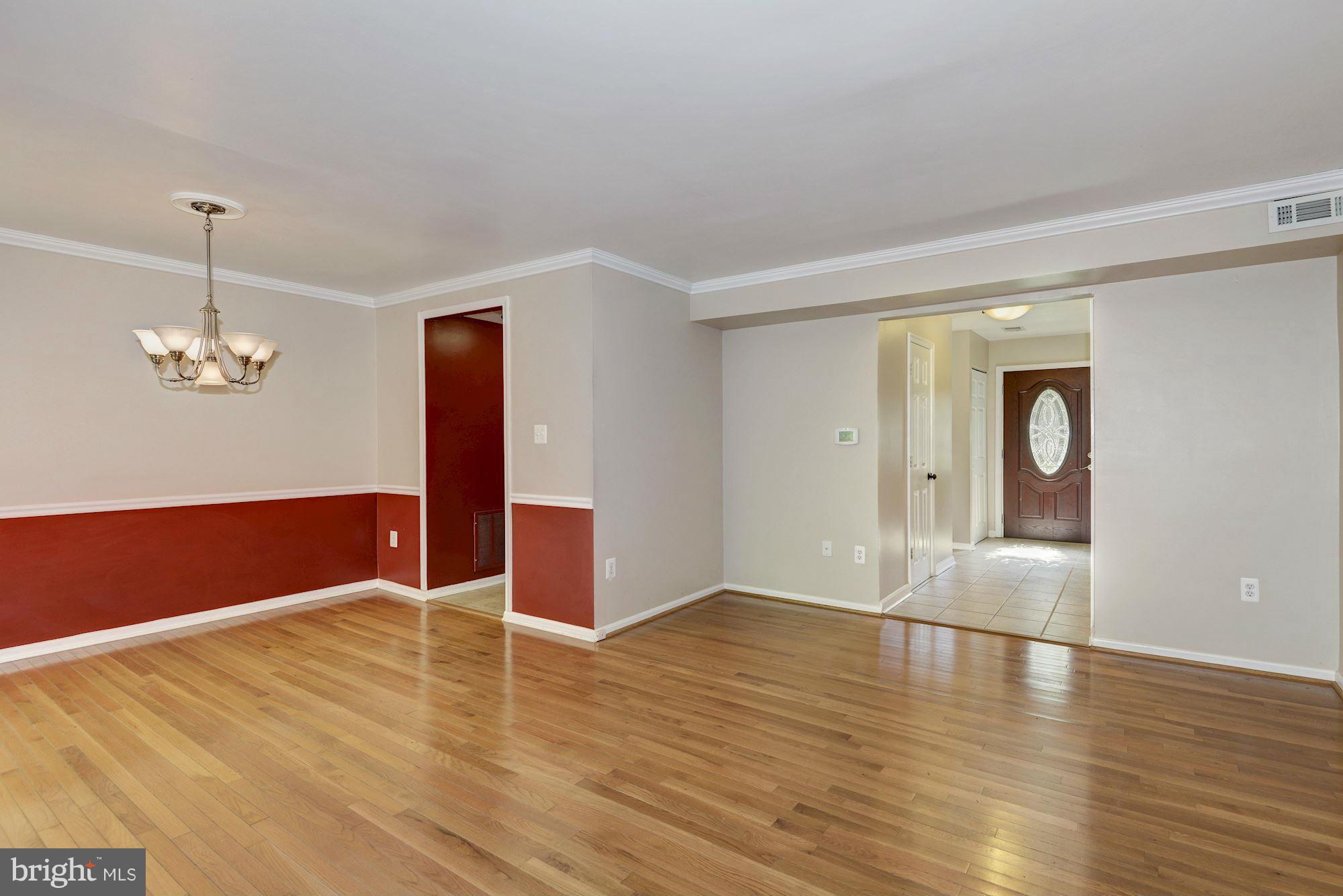 5828 Humblebee Road Columbia, MD 21045 - Photo 3 of 18 Gleaming Hardwoods