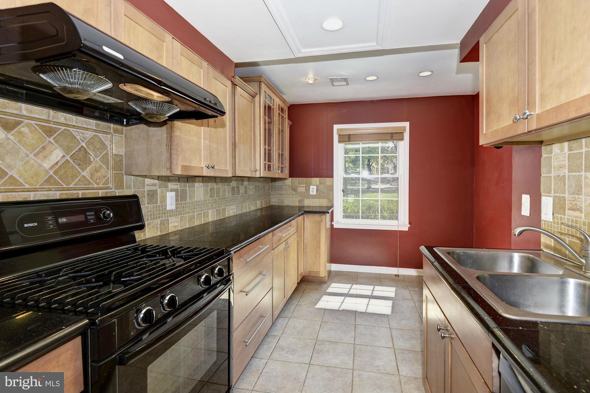5828 Humblebee Road Columbia, MD 21045 - Photo 6 of 18 Sleek Appliances