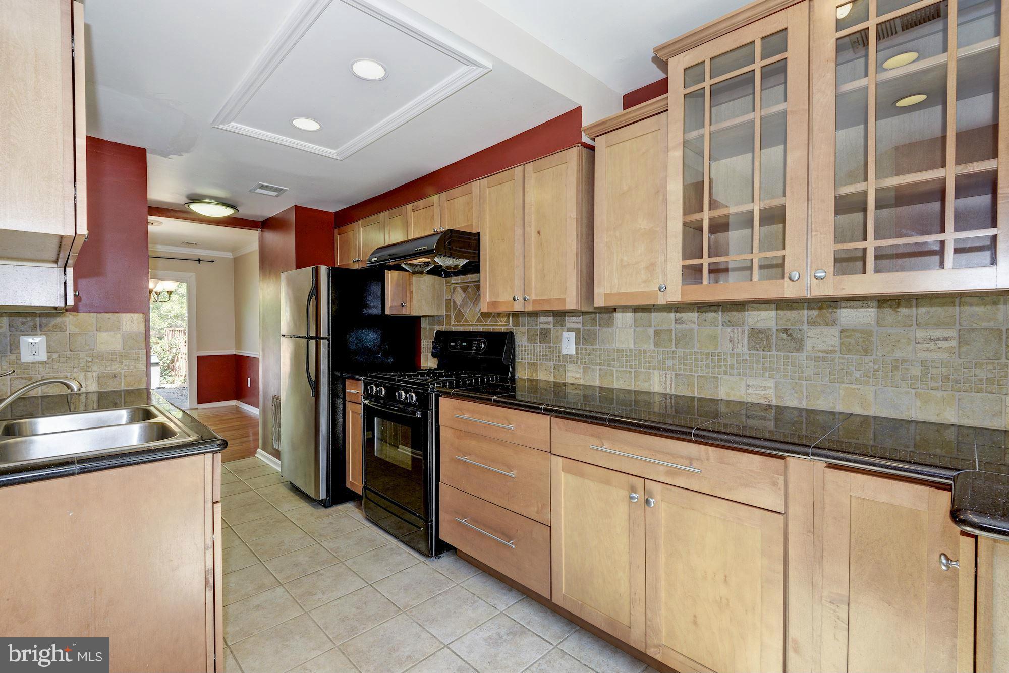 5828 Humblebee Road Columbia, MD 21045 - Photo 7 of 18 Granite Countertops