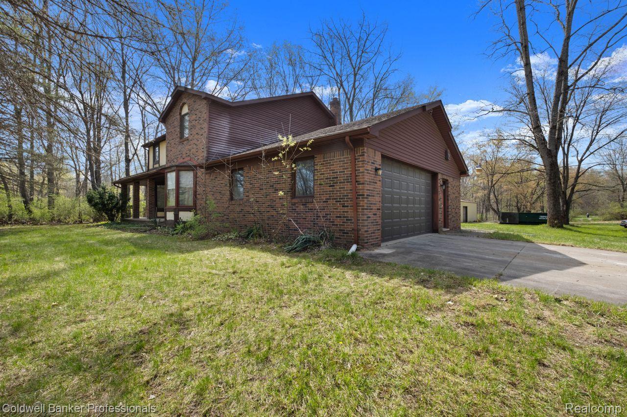 12520 Clyde Road Fenton, MI 48430 - Photo 2 of 36 Gallery Image 2