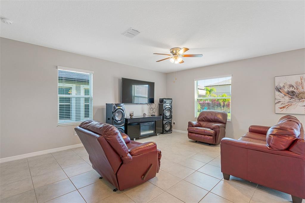9708 Lemon Drop Loop Ruskin, FL 33573 - Photo 15 of 49 Gallery Image 15