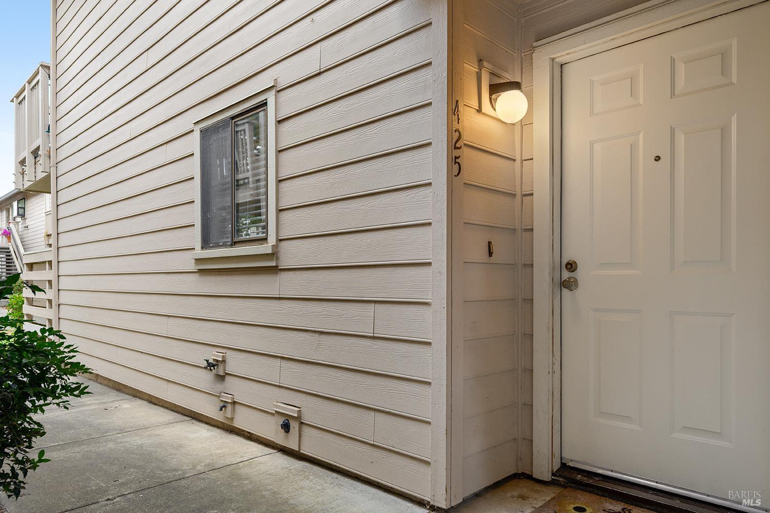 425 Mission Boulevard Santa Rosa, CA 95409 - Photo 3 of 29 Front Door with Kitchen window