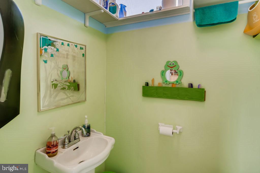 6712 Chippewa Drive Baltimore, MD 21209 - Photo 12 of 27