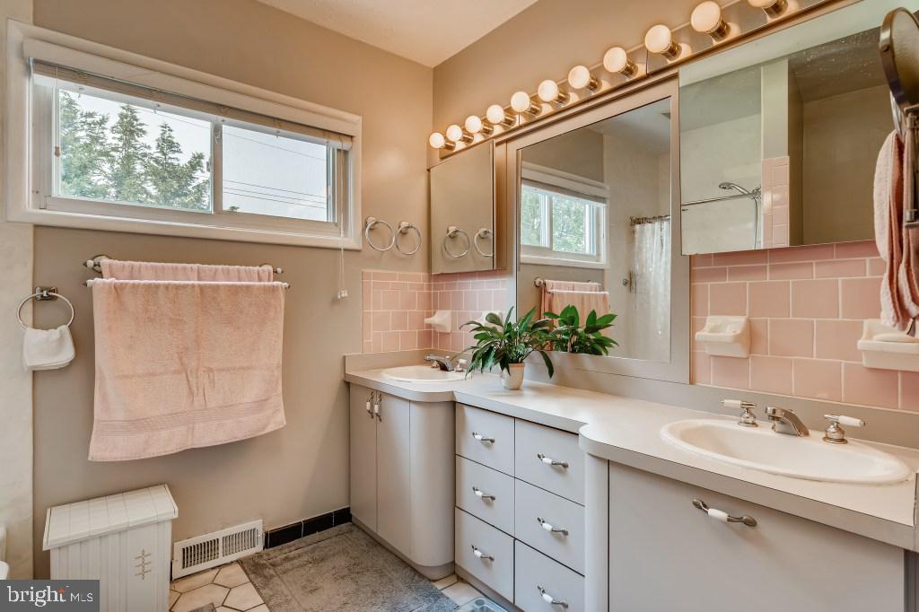 6712 Chippewa Drive Baltimore, MD 21209 - Photo 15 of 27