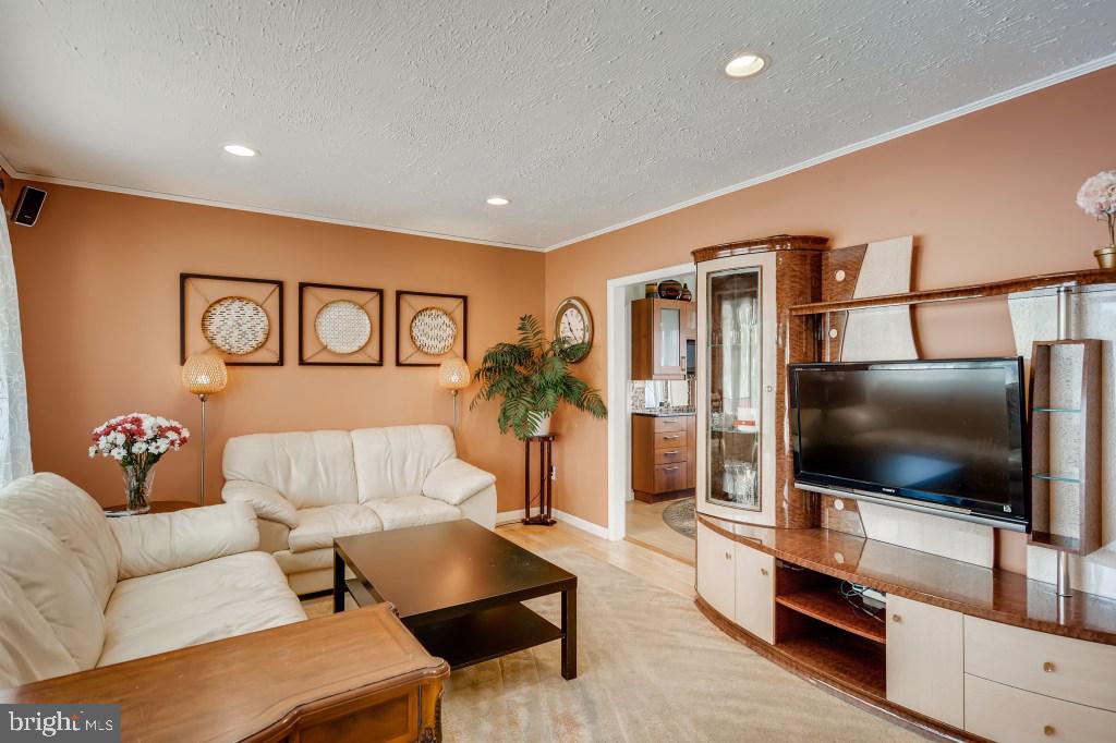 6712 Chippewa Drive Baltimore, MD 21209 - Photo 5 of 27