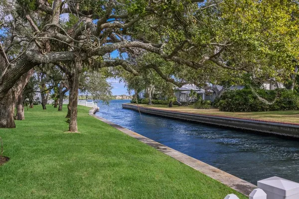 $3,295,000 | 1253 North Basin Lane, Sarasota, FL 34242