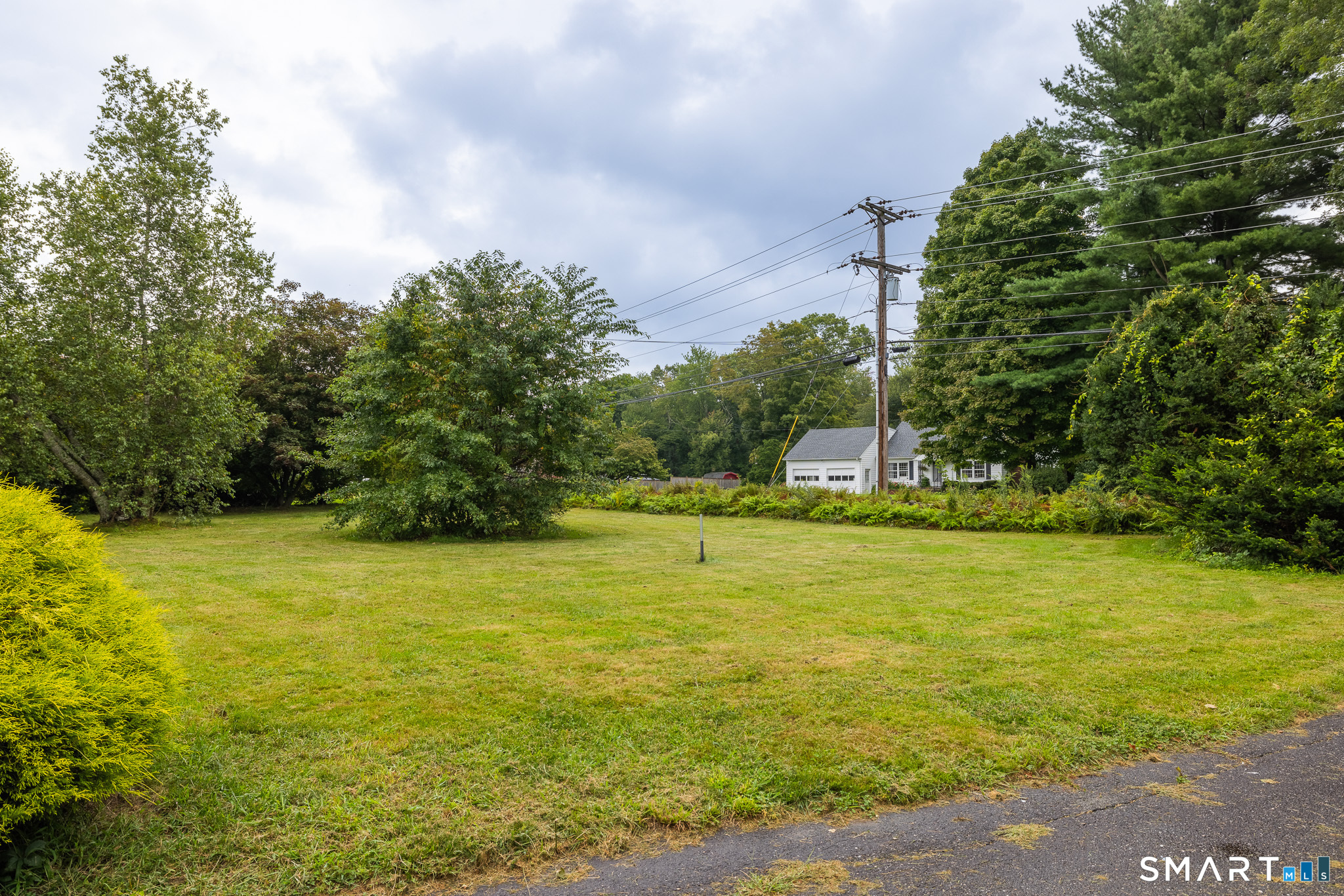 147 Chestnut Tree Hill Road Oxford, CT 06478 - Photo 5 of 19 front yard