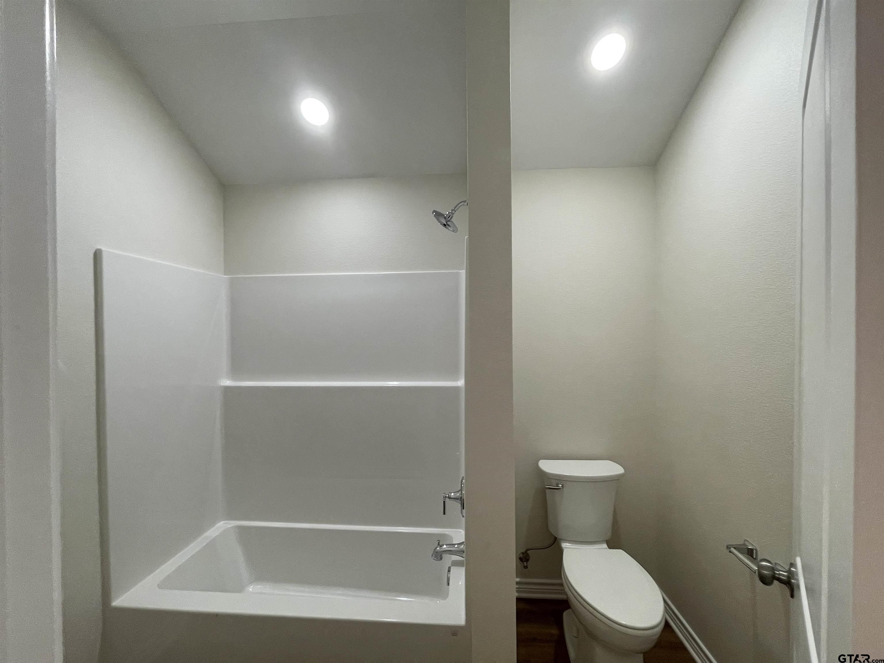 4074 W Creek, Unit 18 Tyler, TX 75703 - Photo 6 of 11 a bathroom with a bathtub and toilet