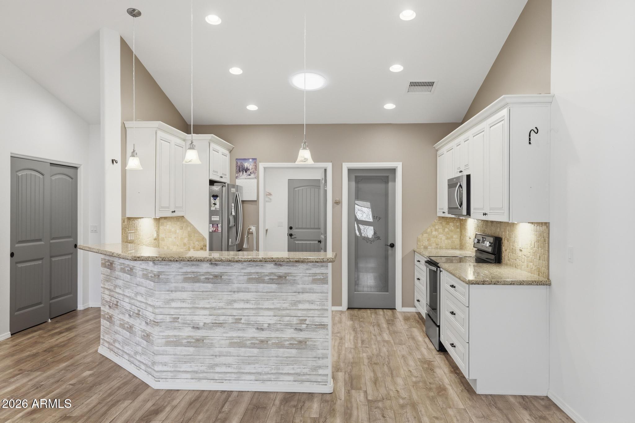 202 North Durango Court Payson, AZ 85541 - Photo 8 of 27 a large kitchen with stainless steel appliances kitchen island granite countertop a refrigerator and a sink