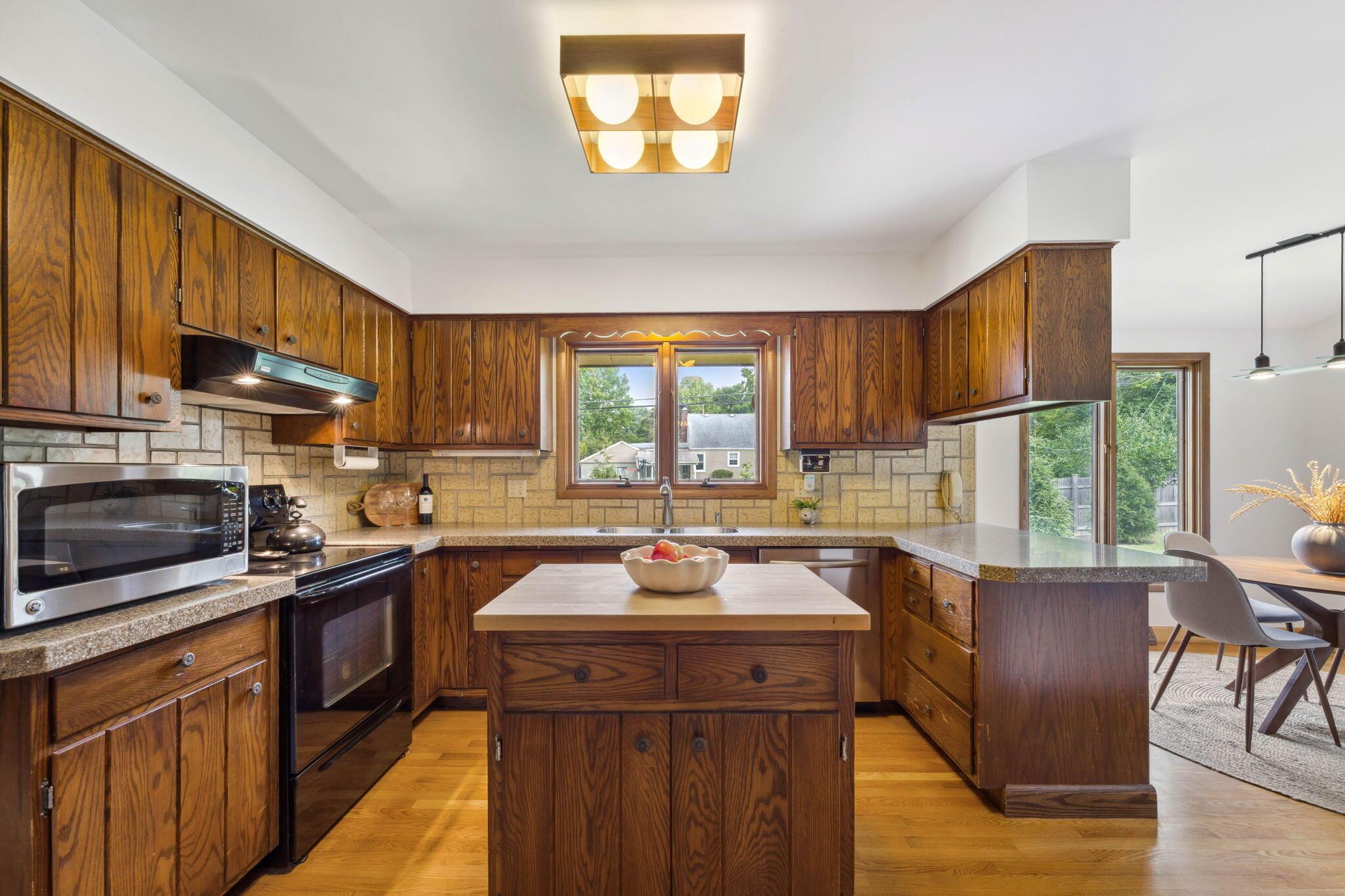 2474 Buckley Road Columbus, OH 43220 - Photo 23 of 73 Kitchen
