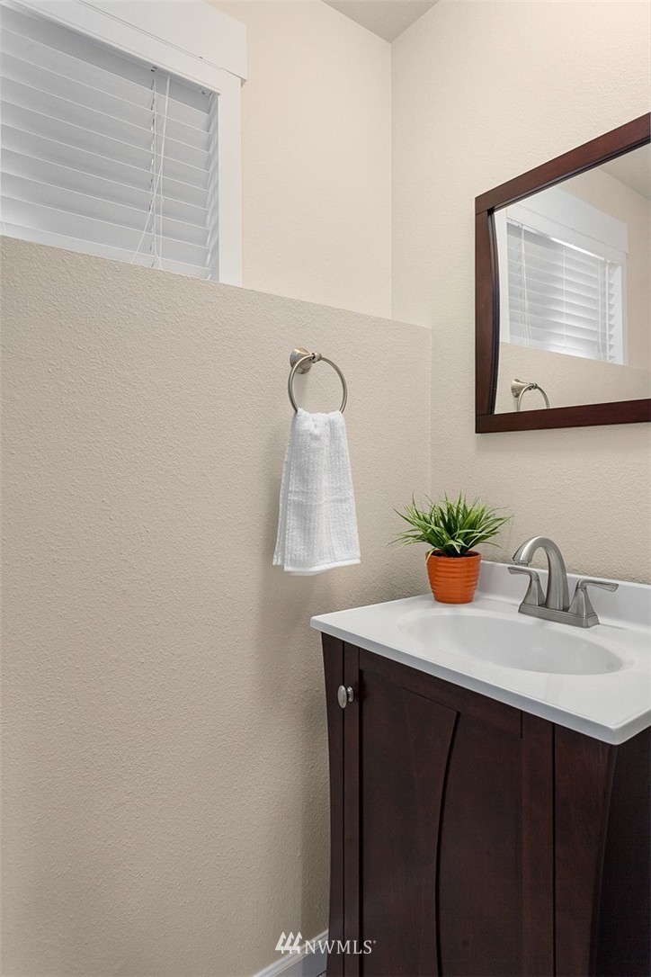 6920 Meadowdale Beach Road Edmonds, WA 98026 - Photo 17 of 23 Gallery Image 17