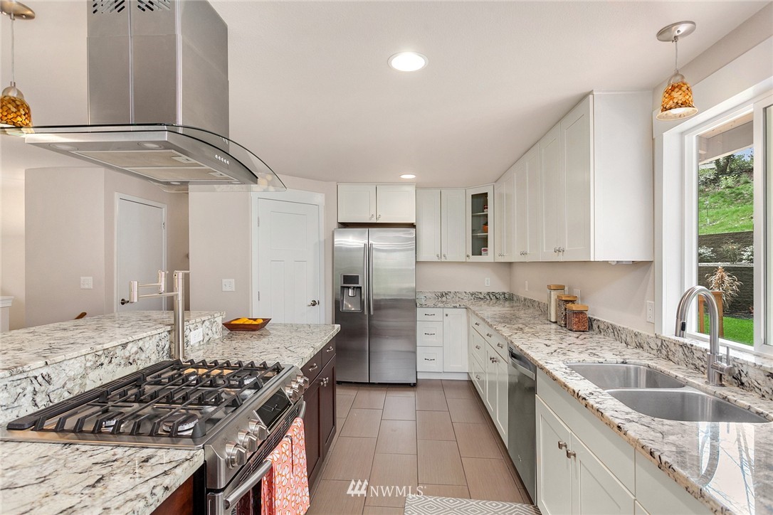 6920 Meadowdale Beach Road Edmonds, WA 98026 - Photo 6 of 23 Gallery Image 6