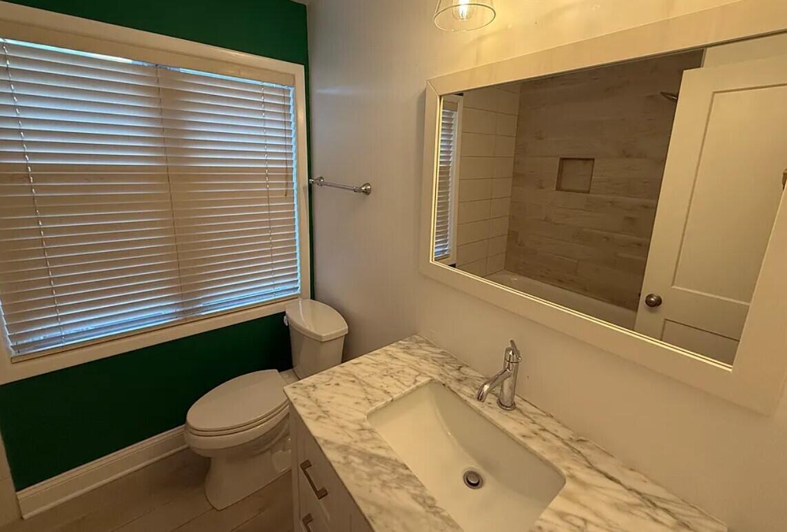 2 Tabby Lane Isle of Palms, SC 29451 - Photo 19 of 32 Upstairs Bathroom
