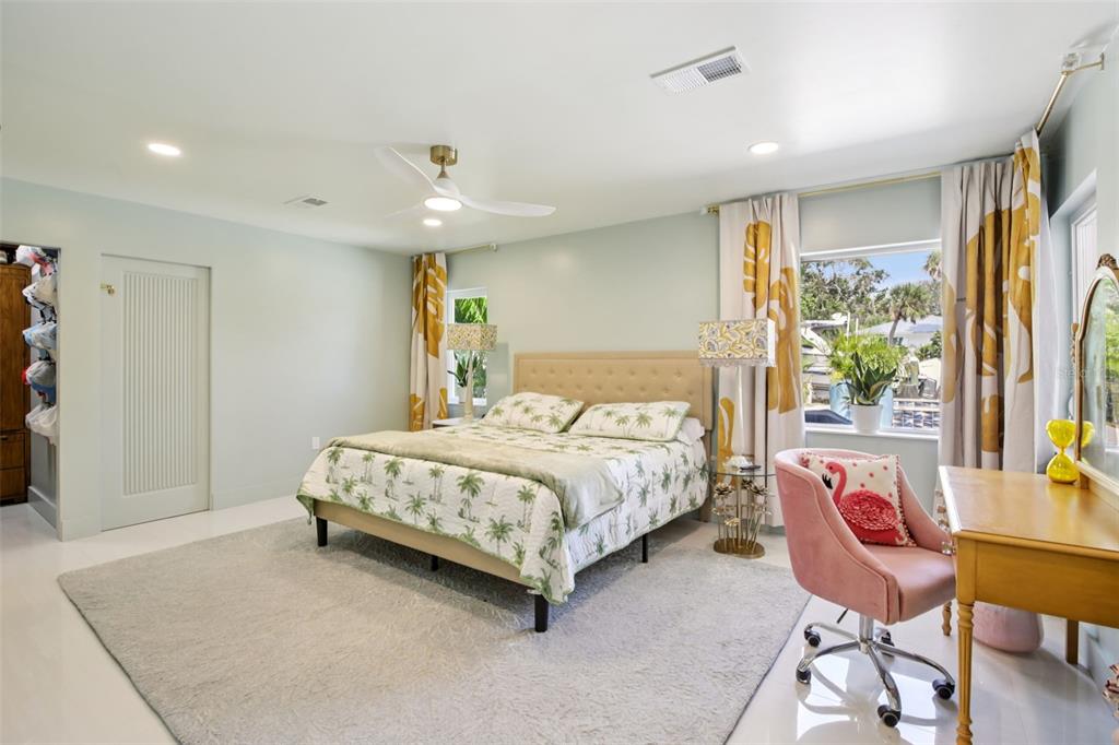 613 Buttonwood Drive Longboat Key, FL 34228 - Photo 27 of 48