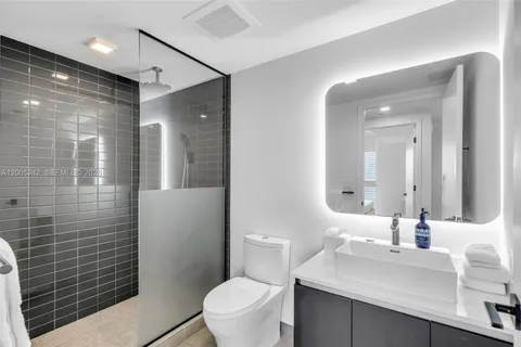 $440,000 | 227 Northeast 2nd Street, Unit 2503, Miami, FL 33132