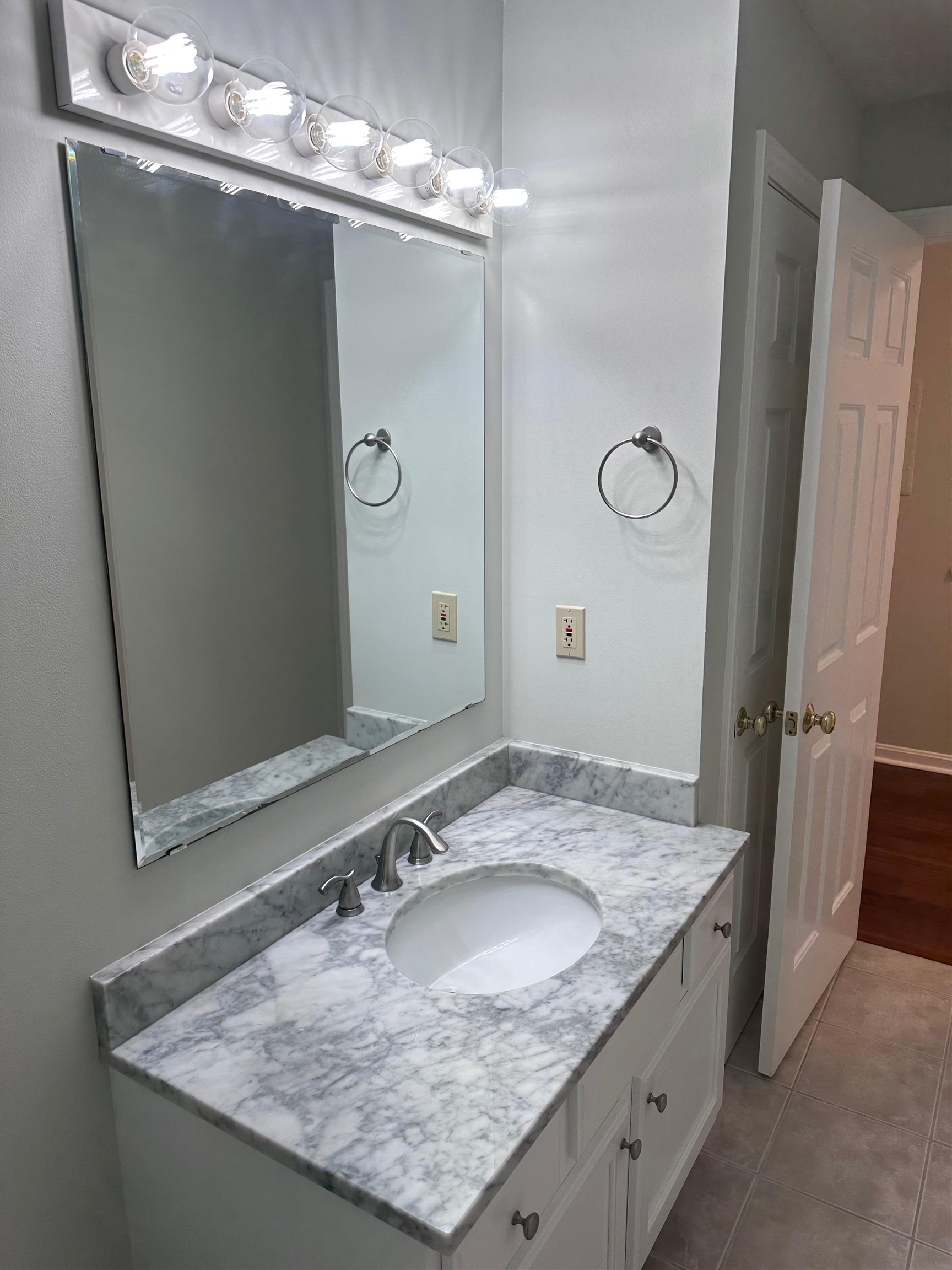 96 River Road, Unit 302 Manchester, NH 03104 - Photo 14 of 37 Gallery Image 14