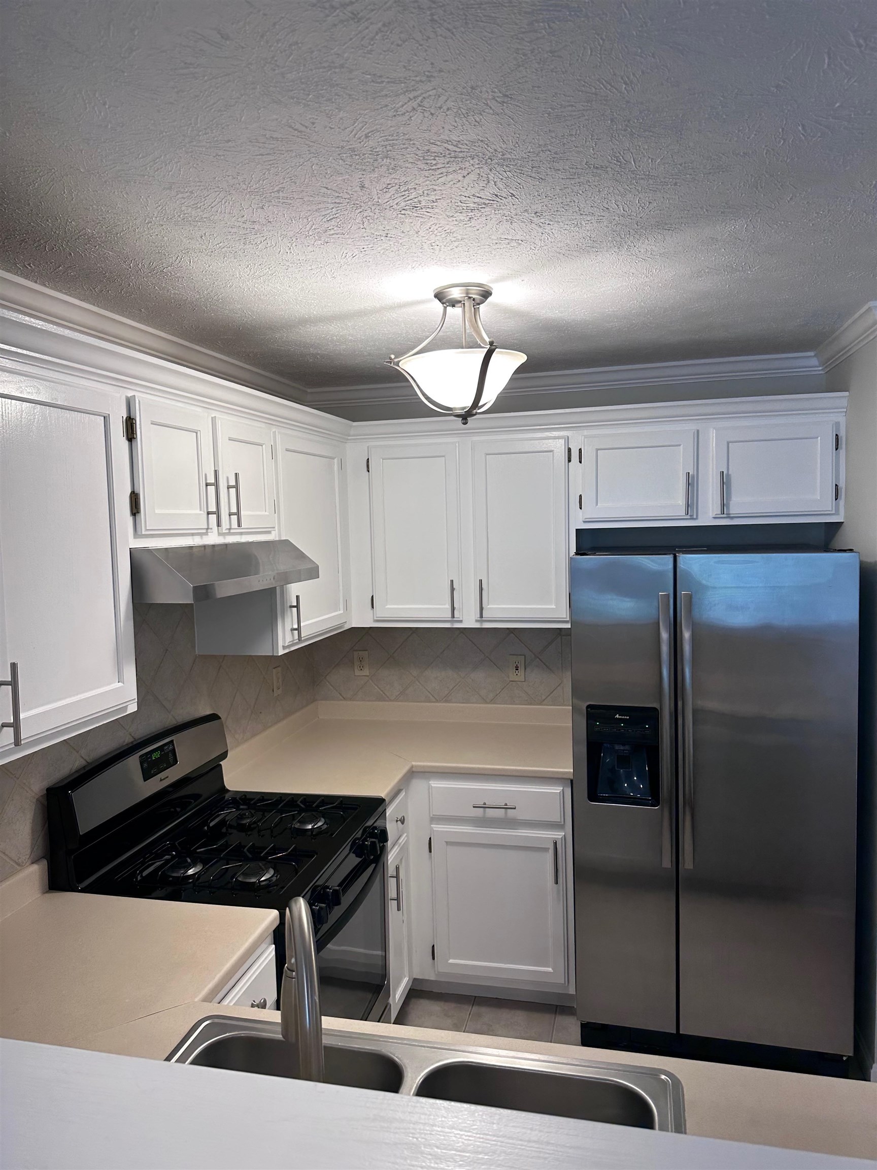 96 River Road, Unit 302 Manchester, NH 03104 - Photo 4 of 37 Gallery Image 4