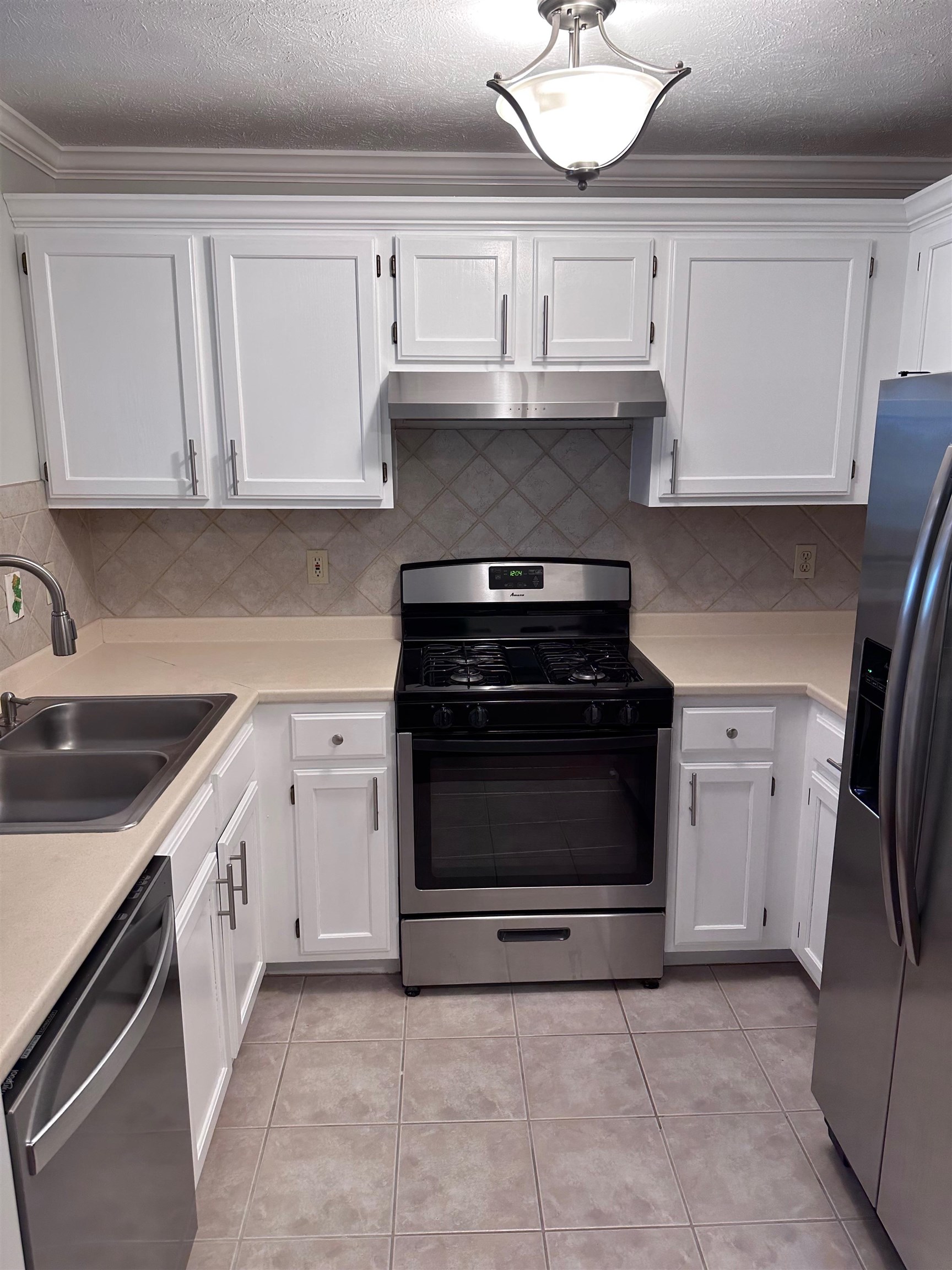 96 River Road, Unit 302 Manchester, NH 03104 - Photo 6 of 37 Gallery Image 6