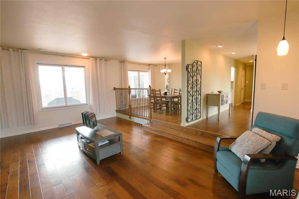 612 Crestview Sullivan, MO 63080 - Photo 4 of 24