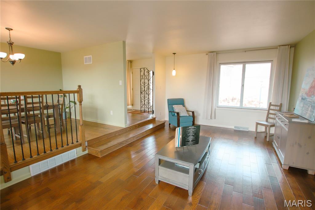 612 Crestview Sullivan, MO 63080 - Photo 5 of 24