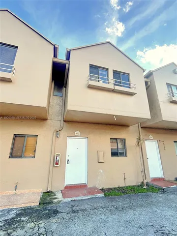 $2,200 | 5712 West 25th Court, Unit 5712, Hialeah, FL 33016