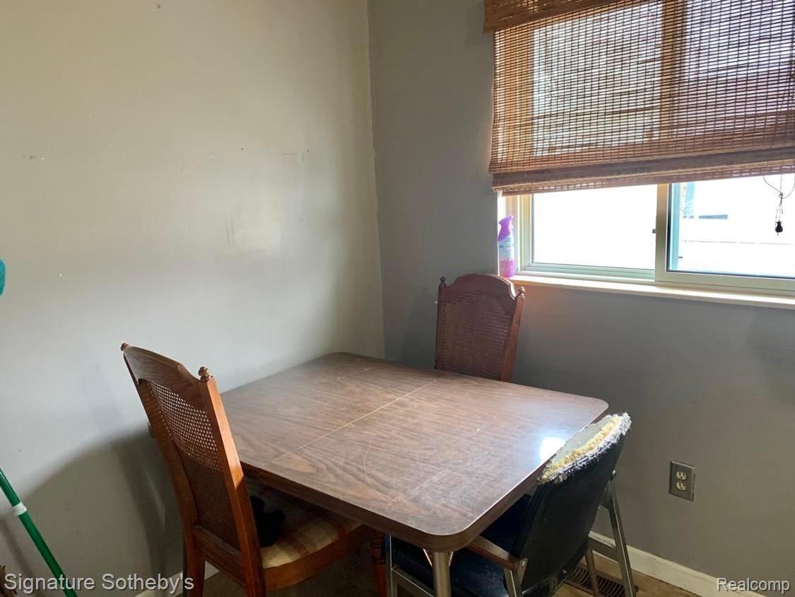 4005 Elmhurst Road Waterford, MI 48328 - Photo 6 of 15 275170422_662933894917557_8727647973859295869_n.jpg