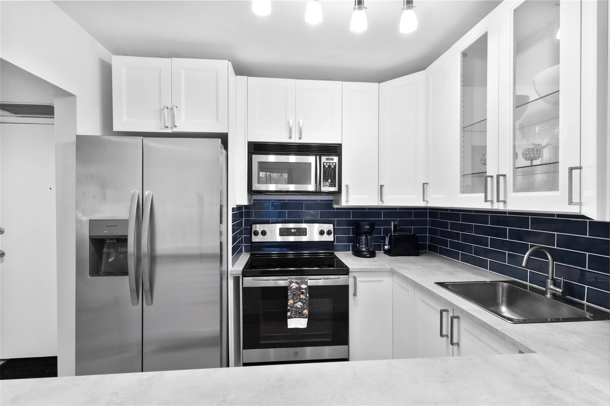 251 South Cypress Road, Unit 127 Pompano Beach, FL 33060 - Photo 3 of 29 Kitchen